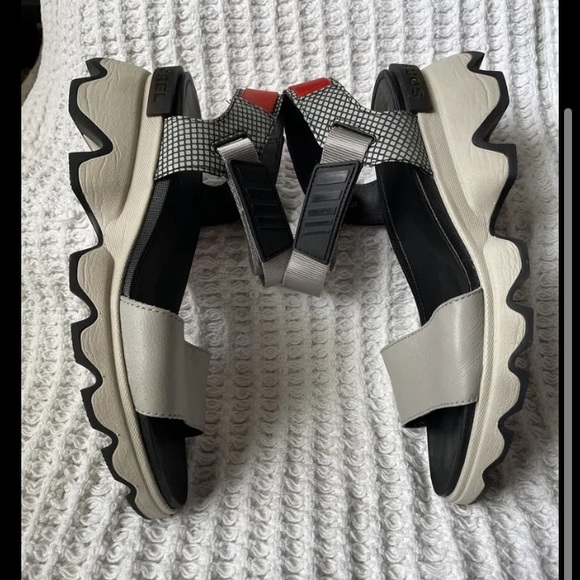 Sorel kinetic impact sandals size 9 - Picture 5 of 8